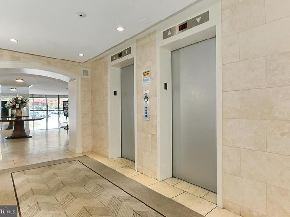 8370 Greensboro Drive 916, Mclean VA 22102