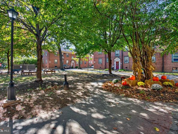 735 Melon Place E, Philadelphia PA 19123