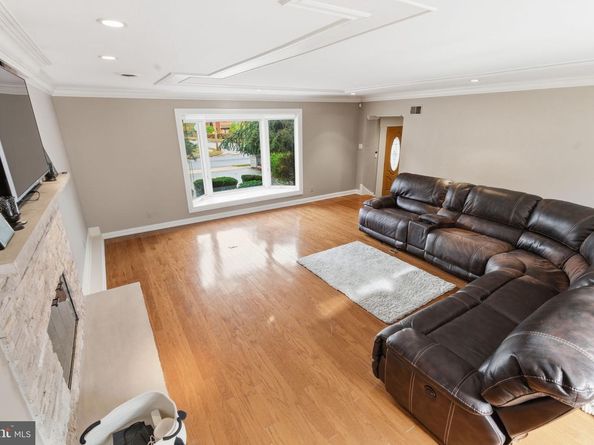 63 S Greenhill Road, Broomall PA 19008