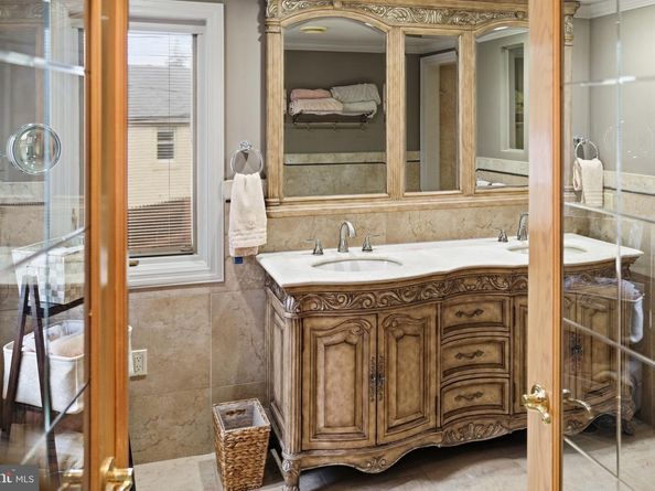 63 S Greenhill Road, Broomall PA 19008