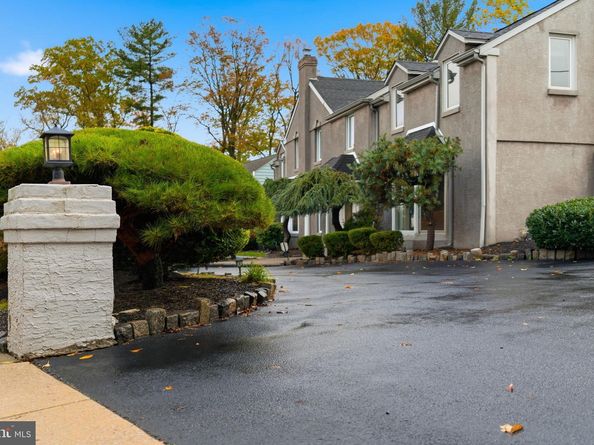 63 S Greenhill Road, Broomall PA 19008