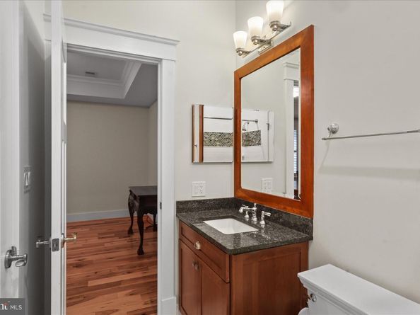 3601 27TH Street N, Arlington VA 22207