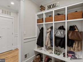 3601 27TH Street N, Arlington VA 22207