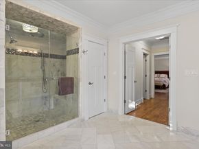 3601 27TH Street N, Arlington VA 22207