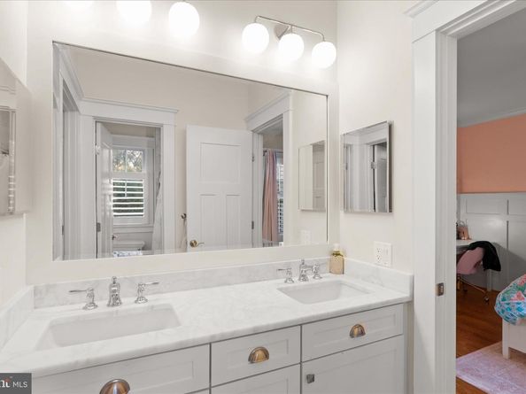 3601 27TH Street N, Arlington VA 22207