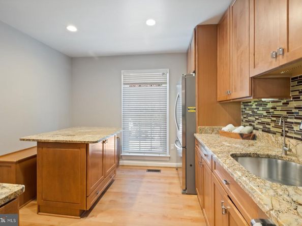 7322 Greentree Road, Bethesda MD 20817