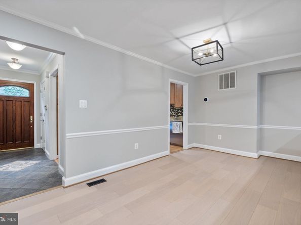 7322 Greentree Road, Bethesda MD 20817