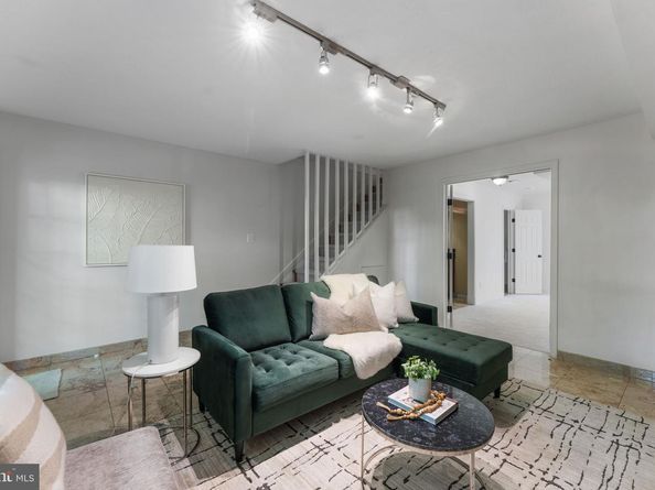 911 S Lee Street, Alexandria VA 22314