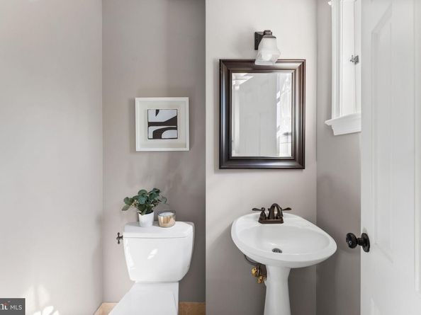 911 S Lee Street, Alexandria VA 22314