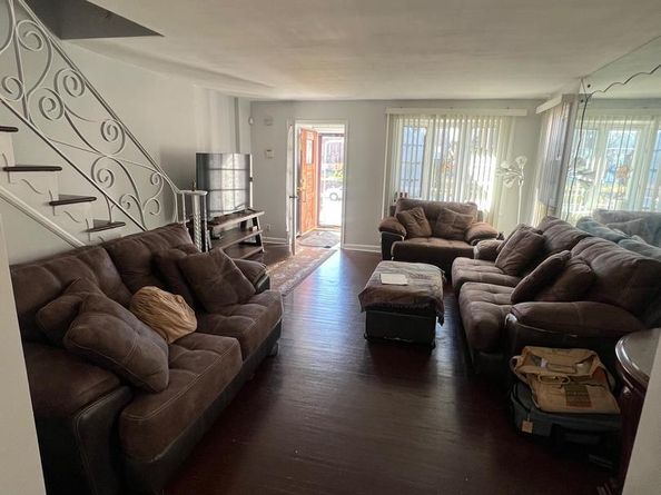 1117 Saint Vincent Street, Philadelphia PA 19111