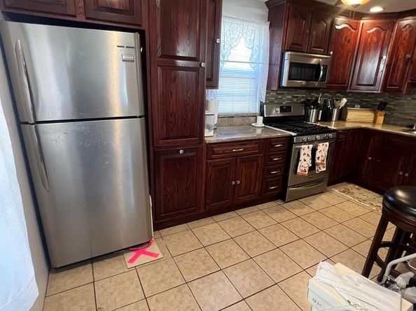 1117 Saint Vincent Street, Philadelphia PA 19111