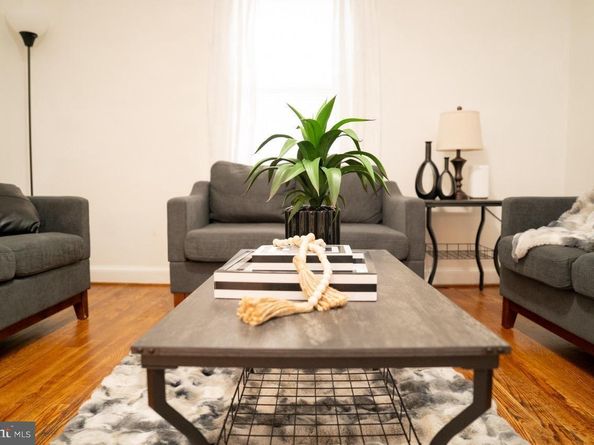 1037 16TH Street S, Arlington VA 22202