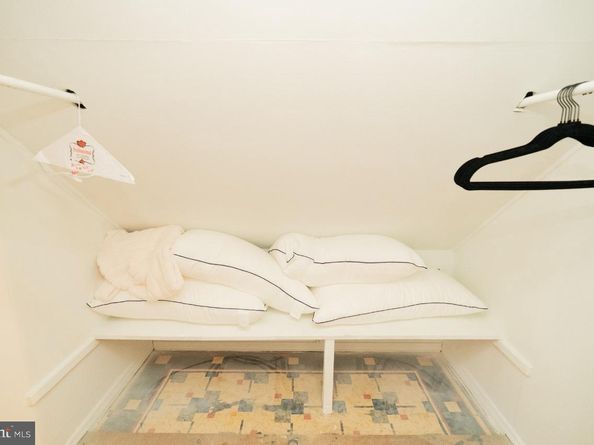 1037 16TH Street S, Arlington VA 22202