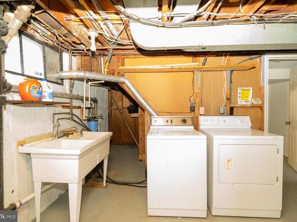 1037 16TH Street S, Arlington VA 22202