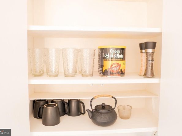 1037 16TH Street S, Arlington VA 22202