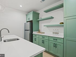 352 Ayr Hill Avenue NE, Vienna VA 22180