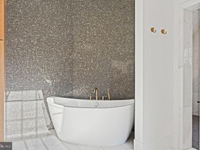 352 Ayr Hill Avenue NE, Vienna VA 22180