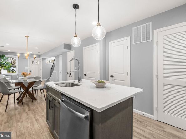 206 34TH Street SE, Washington DC 20019