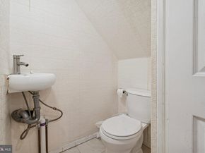 4928 State Road, Drexel Hill PA 19026