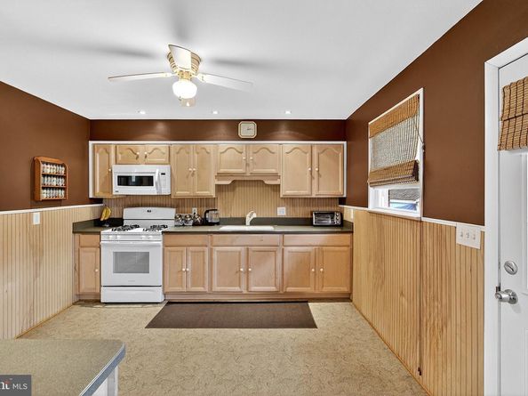 111 E Oak Lane, Glenolden PA 19036