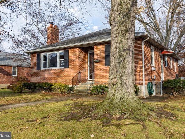 111 E Oak Lane, Glenolden PA 19036