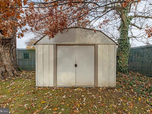 111 E Oak Lane, Glenolden PA 19036