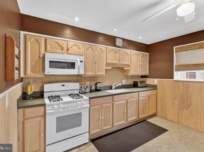 111 E Oak Lane, Glenolden PA 19036