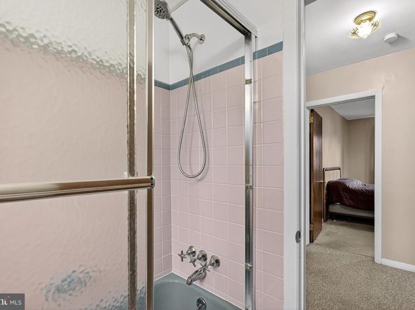 111 E Oak Lane, Glenolden PA 19036