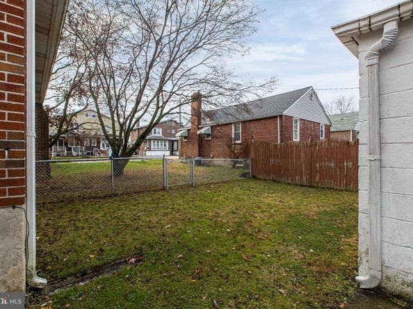 111 E Oak Lane, Glenolden PA 19036