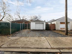 111 E Oak Lane, Glenolden PA 19036