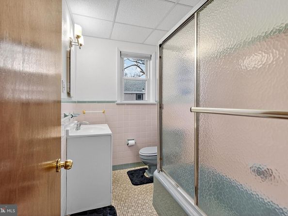 111 E Oak Lane, Glenolden PA 19036