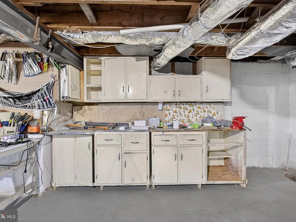 111 E Oak Lane, Glenolden PA 19036