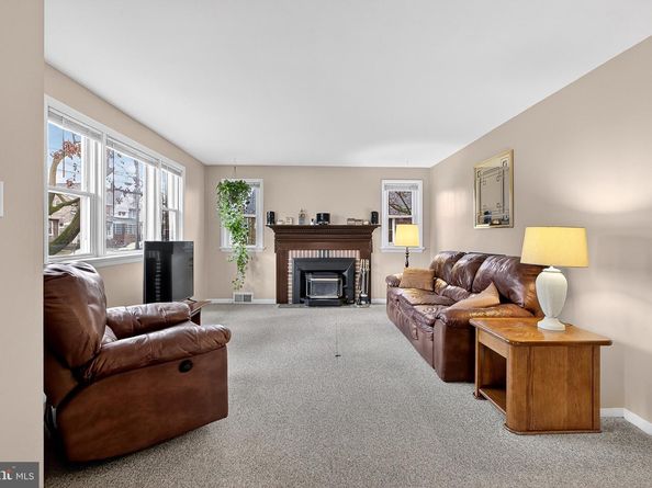 111 E Oak Lane, Glenolden PA 19036