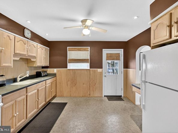 111 E Oak Lane, Glenolden PA 19036