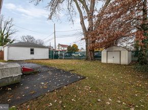 111 E Oak Lane, Glenolden PA 19036