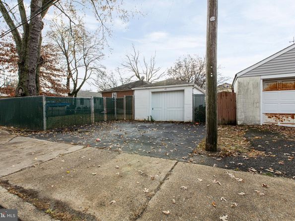 111 E Oak Lane, Glenolden PA 19036