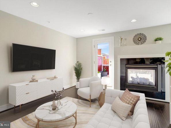 2004 Potomac Avenue, Alexandria VA 22301