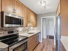 5300 Holmes Run Parkway 707, Alexandria VA 22304