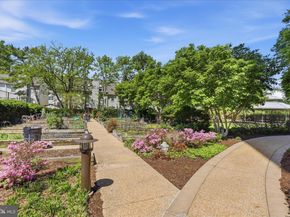 5300 Holmes Run Parkway 707, Alexandria VA 22304