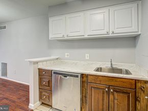 16 S Van Dorn Street 604, Alexandria VA 22304