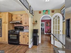6 Overbrook Parkway, Wynnewood PA 19096