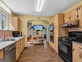 6 Overbrook Parkway, Wynnewood PA 19096