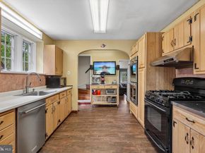 6 Overbrook Parkway, Wynnewood PA 19096