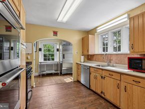 6 Overbrook Parkway, Wynnewood PA 19096