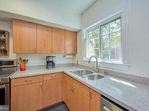 1011 Beverley Drive 11710, Alexandria VA 22302