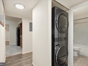 1637 Parkcrest Circle 8E/300, Reston VA 20190