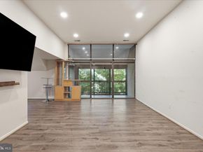 1637 Parkcrest Circle 8E/300, Reston VA 20190