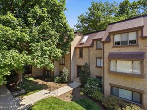 1637 Parkcrest Circle 8E/300, Reston VA 20190