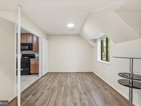 1637 Parkcrest Circle 8E/300, Reston VA 20190
