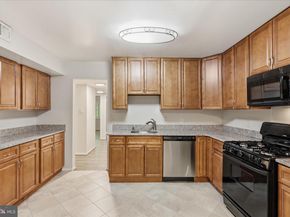 1637 Parkcrest Circle 8E/300, Reston VA 20190